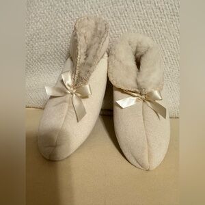 Dearfoams Sz 5-6 Cream House Slippers NWOT😊😊